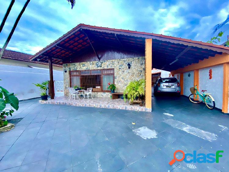 Casa para venda possui 360 metros quadrados com 3 quartos em
