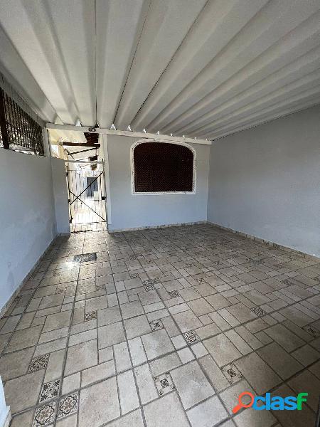 Casa para venda possui 60 metros quadrados com 2 quartos em