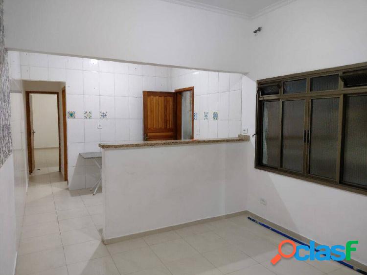 Casa para venda possui 81 metros quadrados com 2 quartos em