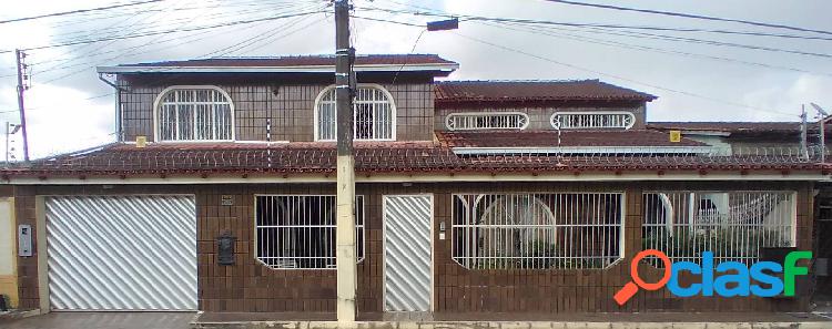 Casa quatro quartos, piscina, Conjunto Tiradentes, Manaus.
