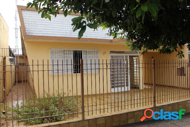 Casa térrea a venda com ótima localização em Garça/SP