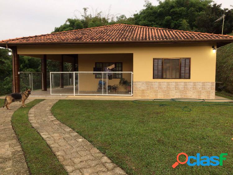 Chácara À Venda Em Paraibuna/SP Com Casa, Área De Lazer