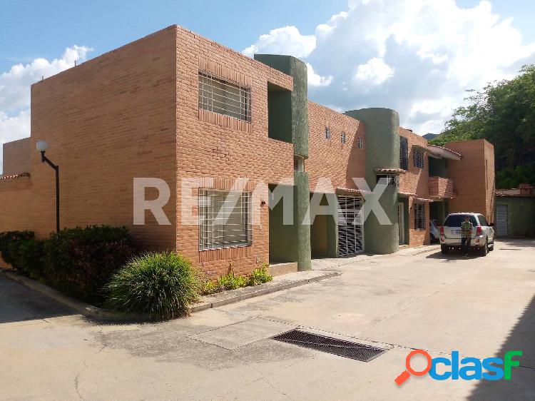 En Venta Hermoso TownHouse. Conjunto Residencial Pozo La