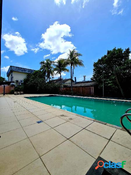 Imóvel comercial a venda c/ piscina/ No coração do