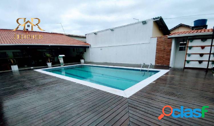 Linda casa de praia com amplo espaço gourmet e piscina em