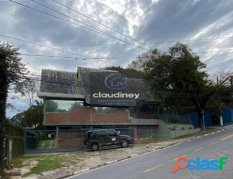 Uma linda e excelente construção, esteticamente
