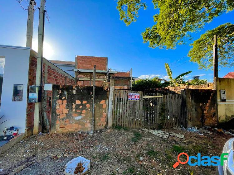 Vende-se de uma construção semi pronta no setor 05