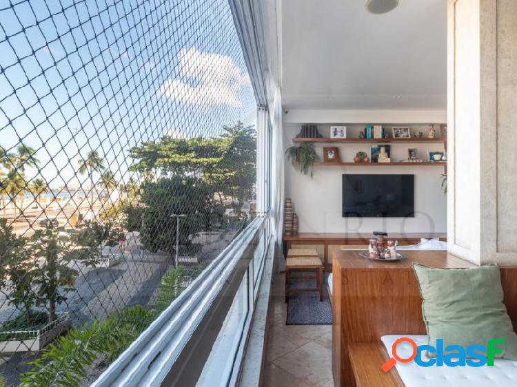 Apartamento de 145m2 com vista panorâmica à venda no Leme