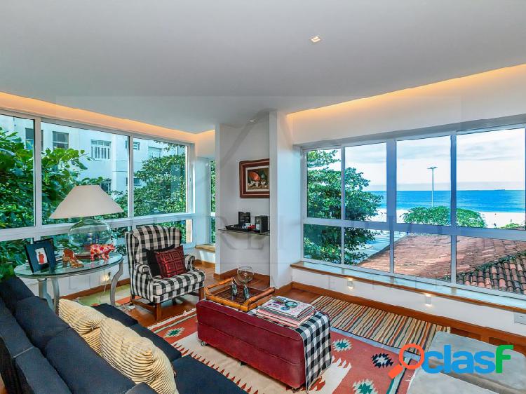 Apartamento de alto padrão com vista para o mar à venda em