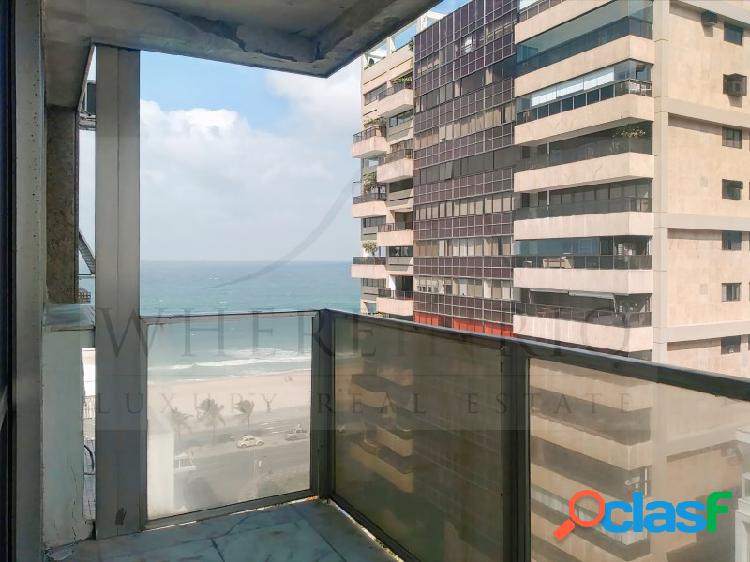 Apartamento à venda na quadra da praia no Leblon