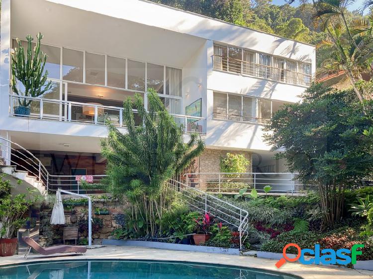 Casa com área externa e piscina à venda na Gávea