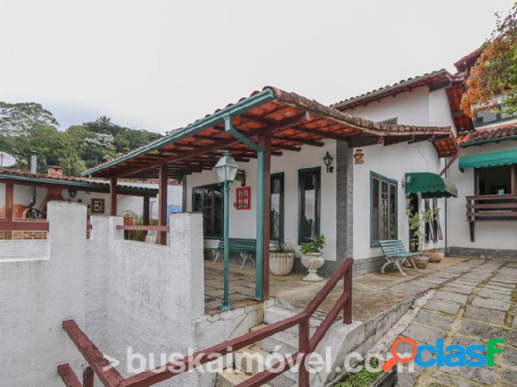 Casa duplex em condomínio fechado