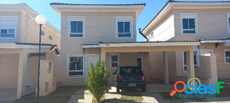 Casa nova, 3 suítes, lareira e quintal amplo isolada em