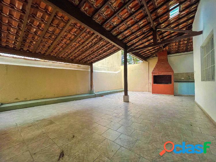 Casa para venda possui 230 metros quadrados com 2 quartos em