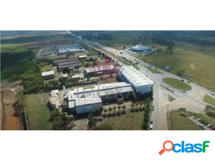 Galpão industrial de 4.500 m² perto da Dutra, em