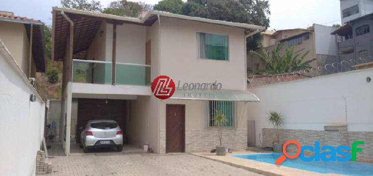Linda casa com 3 quartos, suíte, área gourmet, 6 vagas,