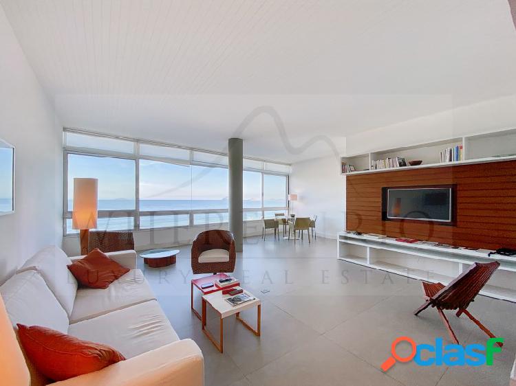 Maravilhoso apartamento renovado com vista para o mar em