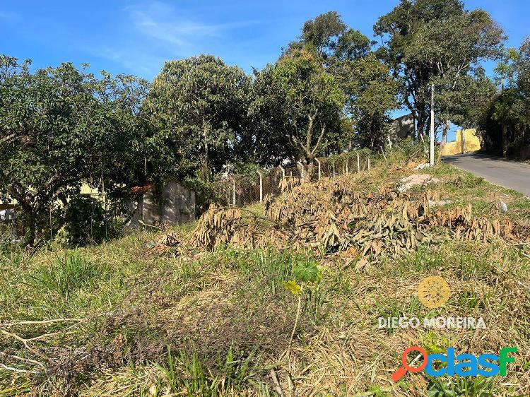 Terreno de esquina à venda próximo ao centro e apto para