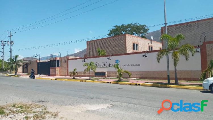 (137mts2) EN VENTA TONWHOUSE EN VILLA FONTANA TOTALMENTE