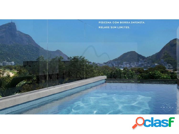 Cobertura duplex com piscina e vista panorâmica à venda