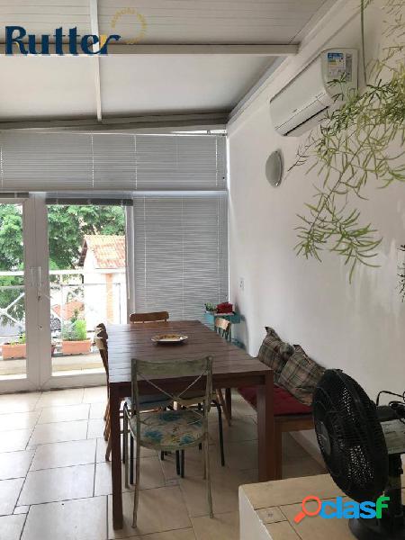 LINDA CASA A VENDA EM CONDOMINIO FECHADO