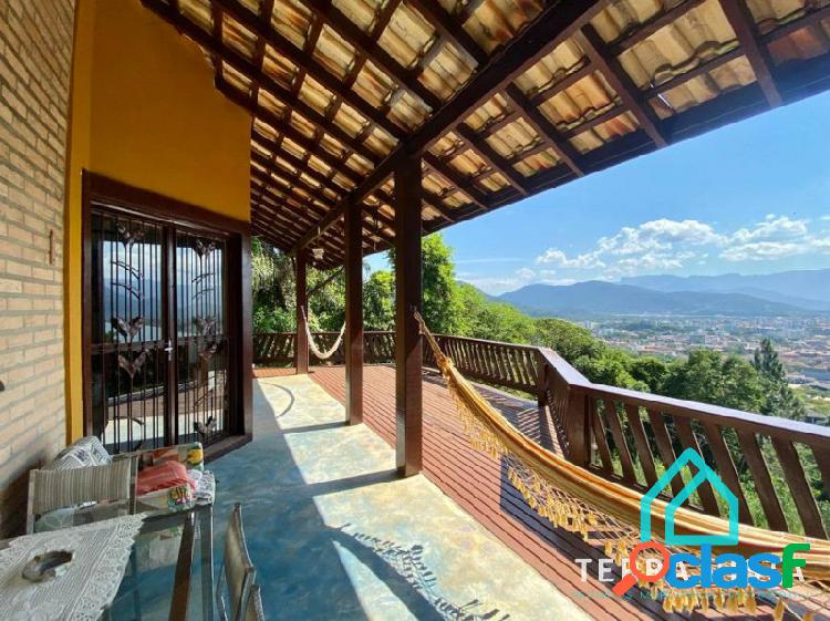 Casa a venda com piscina no alto do Itaguá (vista para o