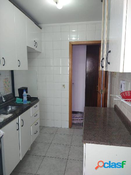 Apartamento 60 metros com sacada - 2 quartos em Vila Ema -