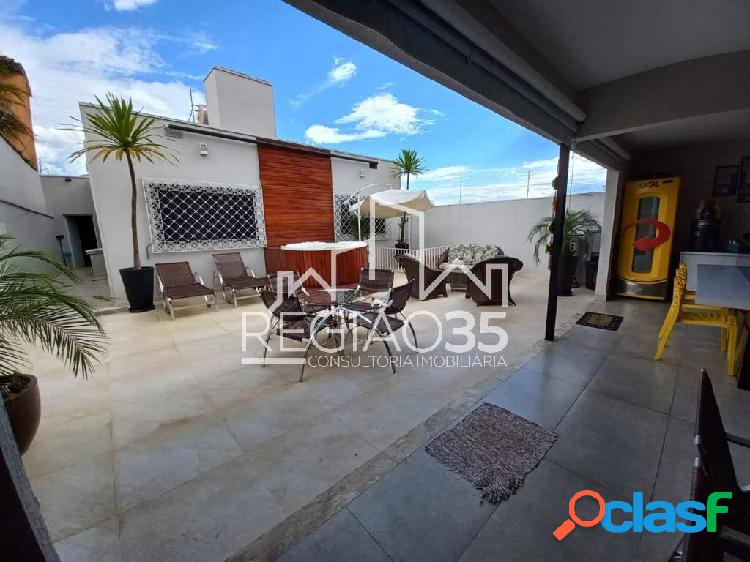 CASA IMPECÁVEL NO JD GINASIO