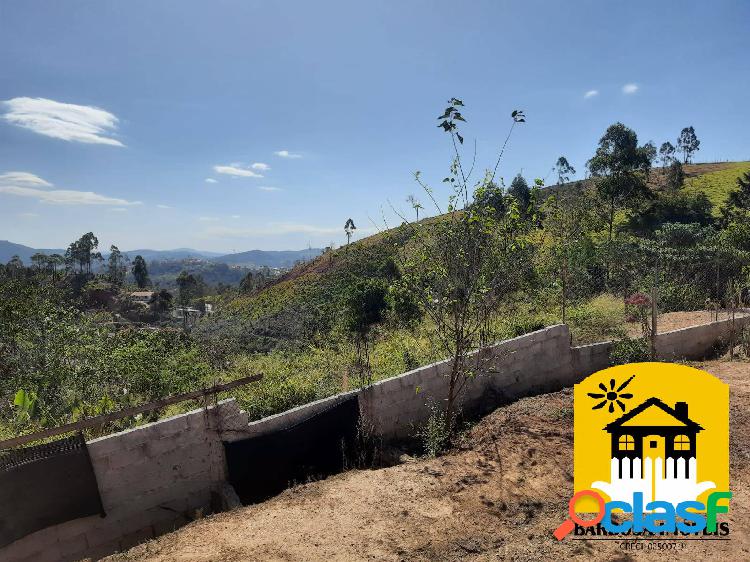 Chácara 1400m².