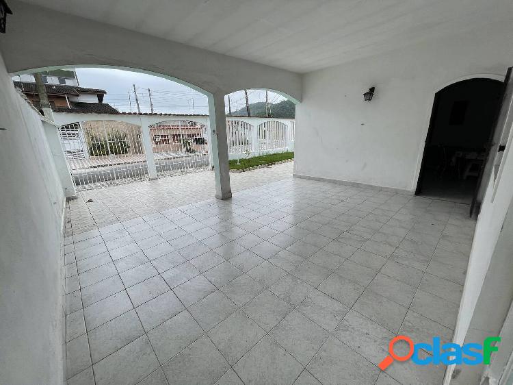 Casa para venda tem 102 metros quadrados com 3 quartos em