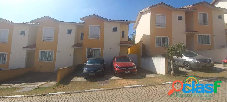 Ótima casa 3 dormitórios,(sendo 1 suíte) e 2 vagas no