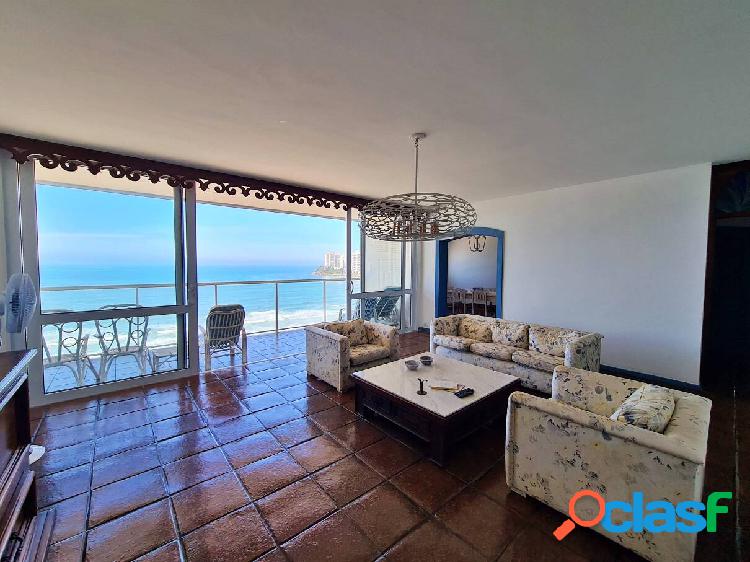 APARTAMENTO DE FRENTE AO MAR, PÉ NA AREIA!