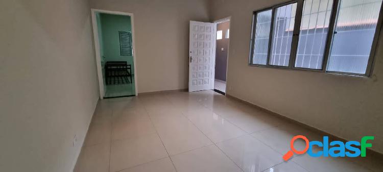 Casa para venda possui 75 metros quadrados com 2 quartos em