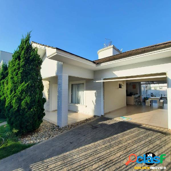 CASA MOBILIADA COM 3 QUARTOS E PISCINA NO BAIRRO