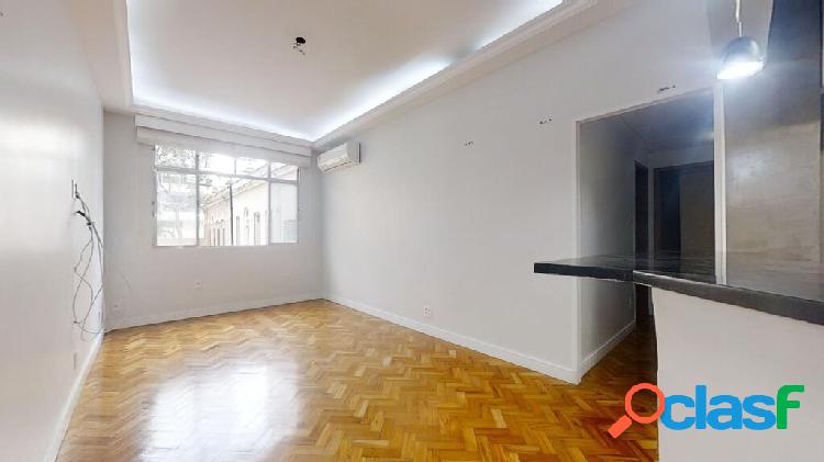 Apartamento com 2 quartos, 75m², à venda