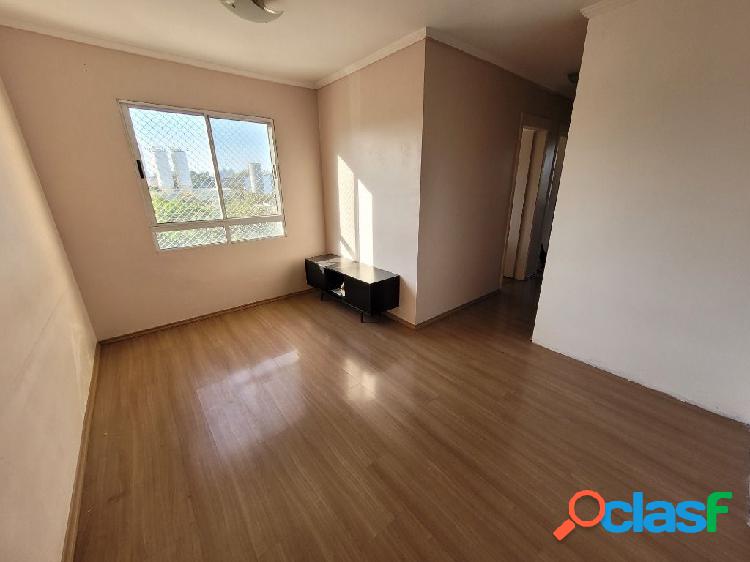 Apartamento com 3 dormitórios para alugar, 55 m² por R$