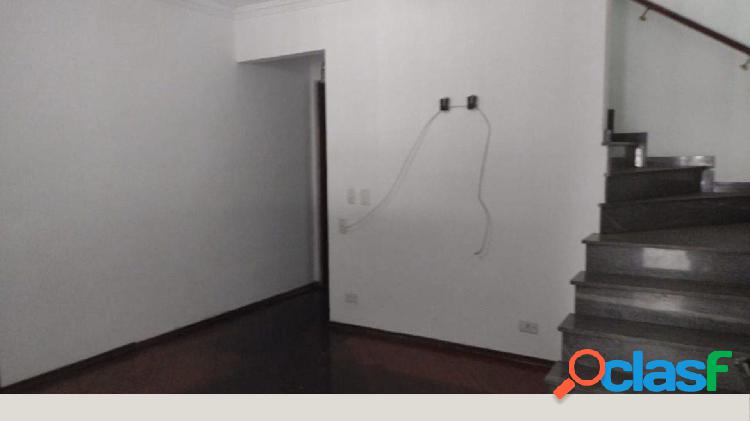 Casa com 2 dormitórios para alugar, 125 m² por R$