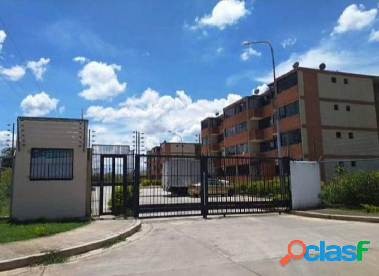 APARTAMENTO CON CON POZO, EN VENTA TOCUYITO URB VALLES. DE