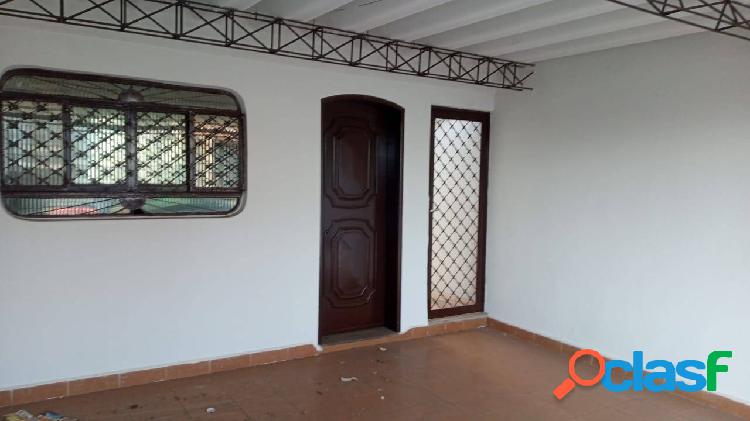 Casa com 2 quartos - Jd. Algodoal