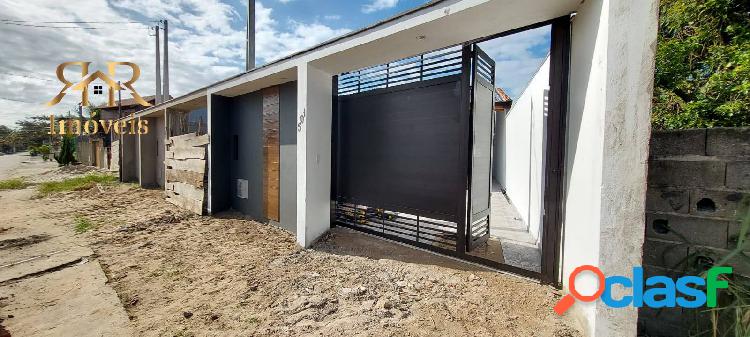Linda casa 3 dormitórios com piscina no Palmeiras II -