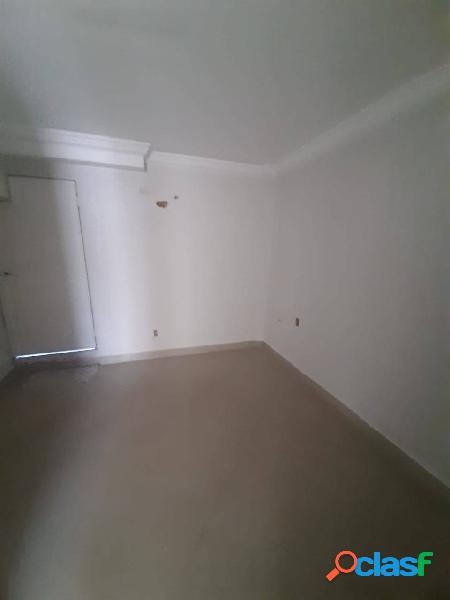 Vende-se excelente terreno com ponto comercial no Centro de