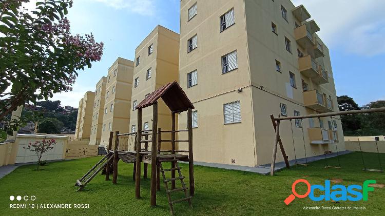 Apartamento com suíte, sacada e elevador em Campo Limpo