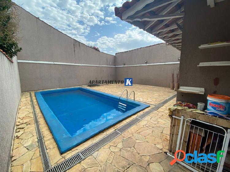 Casa com Piscina VENDA / LOCAÇÃO 300m², 3 dorms, 1