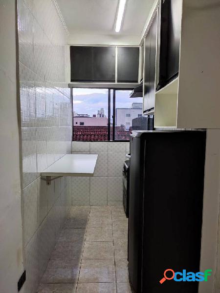 Linda kitnet na Vila Caiçara com móveis planejados apenas