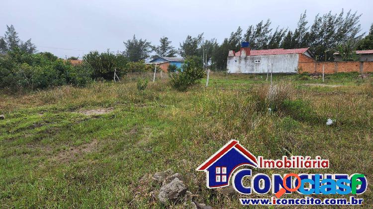 T276 - Excelente lote de esquina medindo 300 metros no