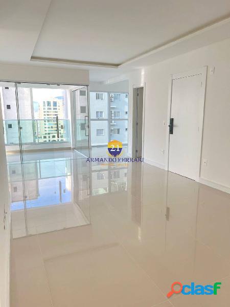 Apartamento grande, completo e reformado na Meia Praia,