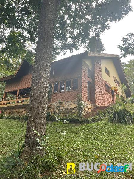 BELÍSSIMA CASA A VENDA NO CONDOMÍNIO IOLANDA