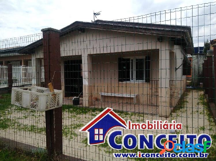 C696 - Residência em excelente localização a 450 metros