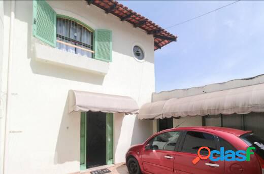 Casa assombradada 3 dormitórios 200m2 vila Gumercindo