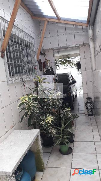 Casa isolada com 02 dormitórios